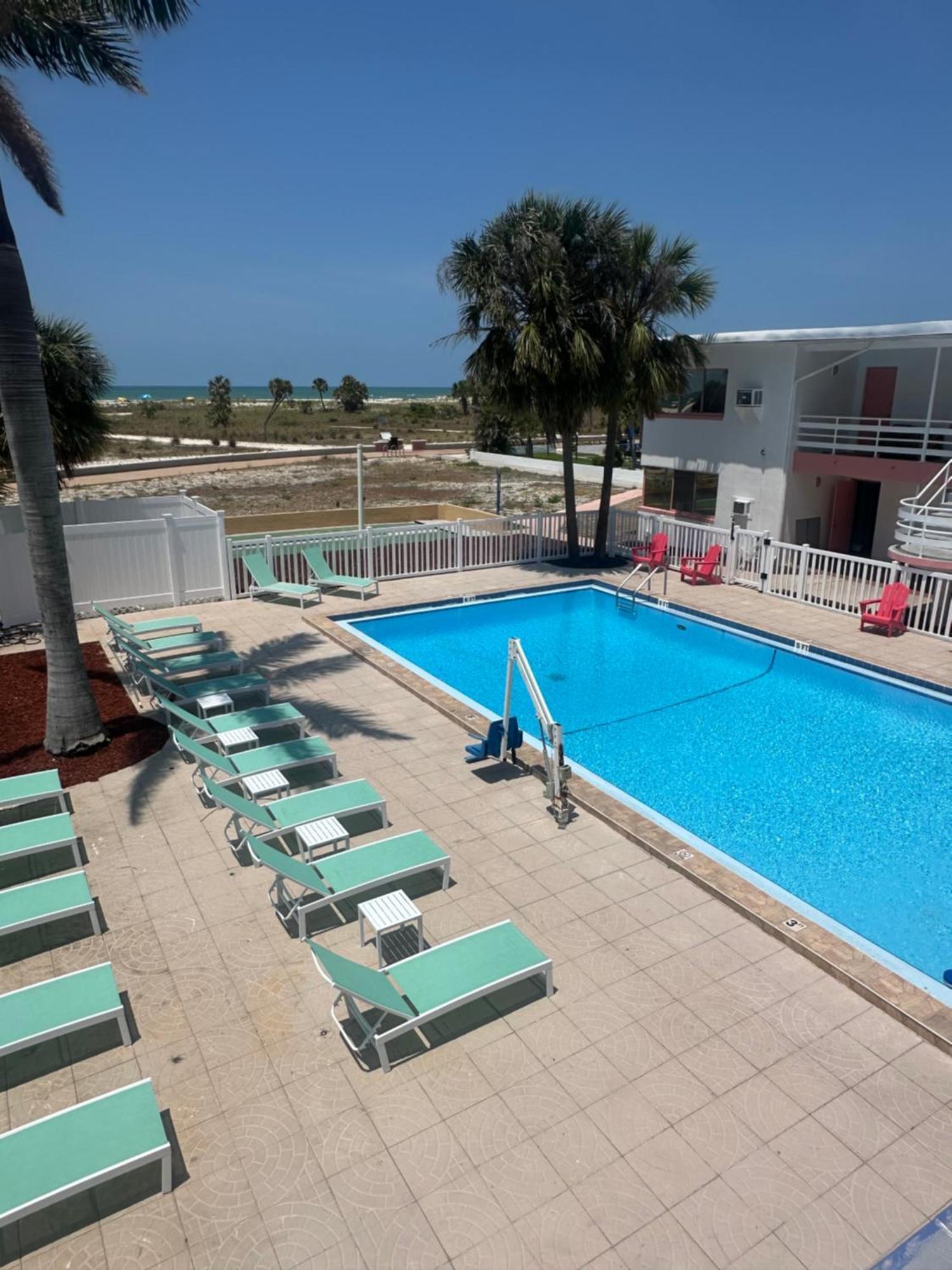 Arvilla Resort St. Pete Beach Exterior photo