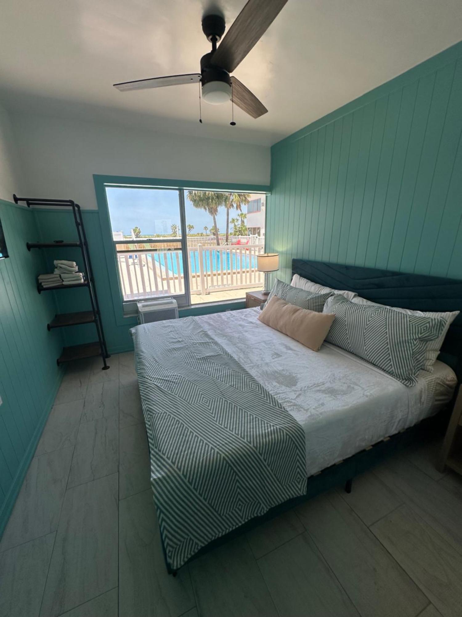 Arvilla Resort St. Pete Beach Exterior photo