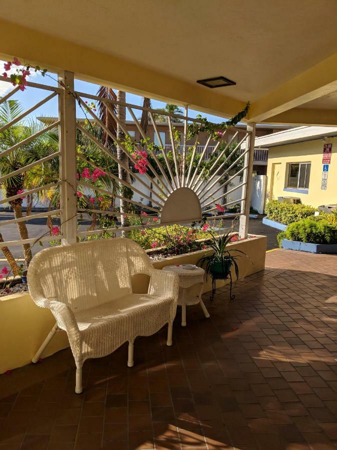 Arvilla Resort St. Pete Beach Exterior photo