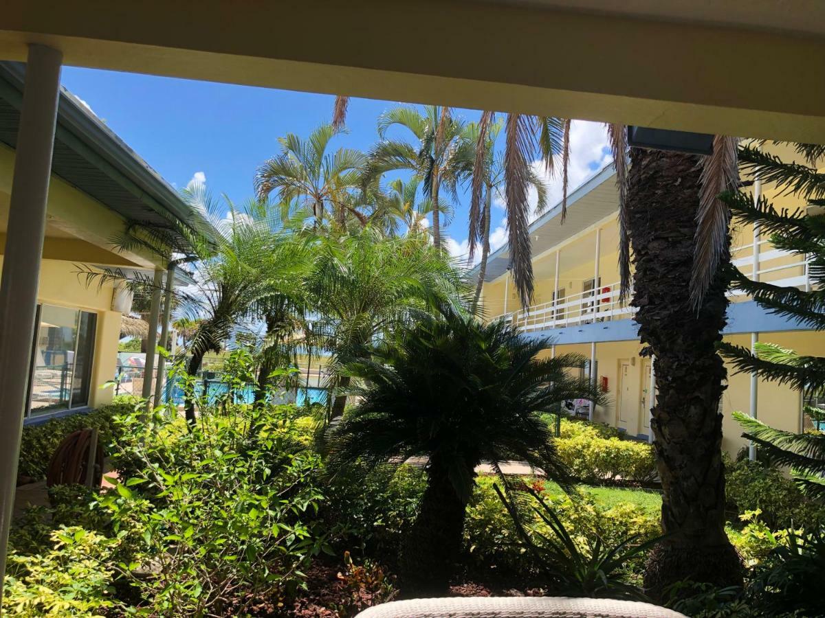 Arvilla Resort St. Pete Beach Exterior photo